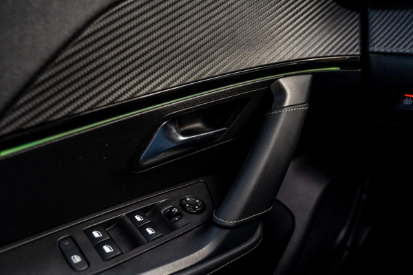 Peugeot 2008 1.2 PureTech GT-line 131 PK Aut. Camera Sfeerverl. Half/Leer i-Cockpit LED 17''