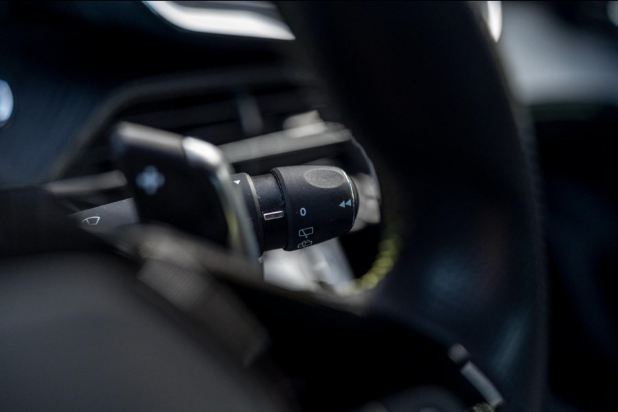 Peugeot 2008 1.2 PureTech GT-line 131 PK Aut. Camera Sfeerverl. Half/Leer i-Cockpit LED 17''