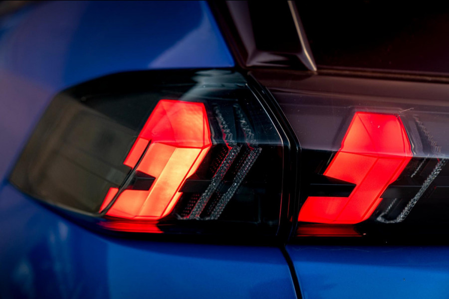 Peugeot 2008 1.2 PureTech GT-line 131 PK Aut. Camera Sfeerverl. Half/Leer i-Cockpit LED 17''