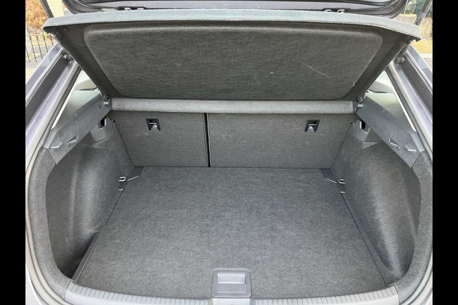 Volkswagen Taigo 1.0 TSI | Camera | LED | Stoelverwarming | BTW auto