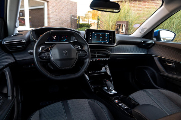 Peugeot 2008 1.2 PureTech Allure Pack 131 PK Aut. Adaptive Cruise Camera LED PDC 17''