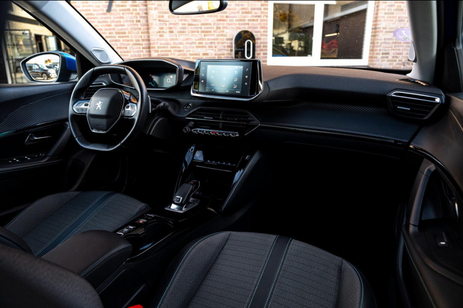 Peugeot 2008 1.2 PureTech Allure Pack 131 PK Aut. Adaptive Cruise Camera LED PDC 17''