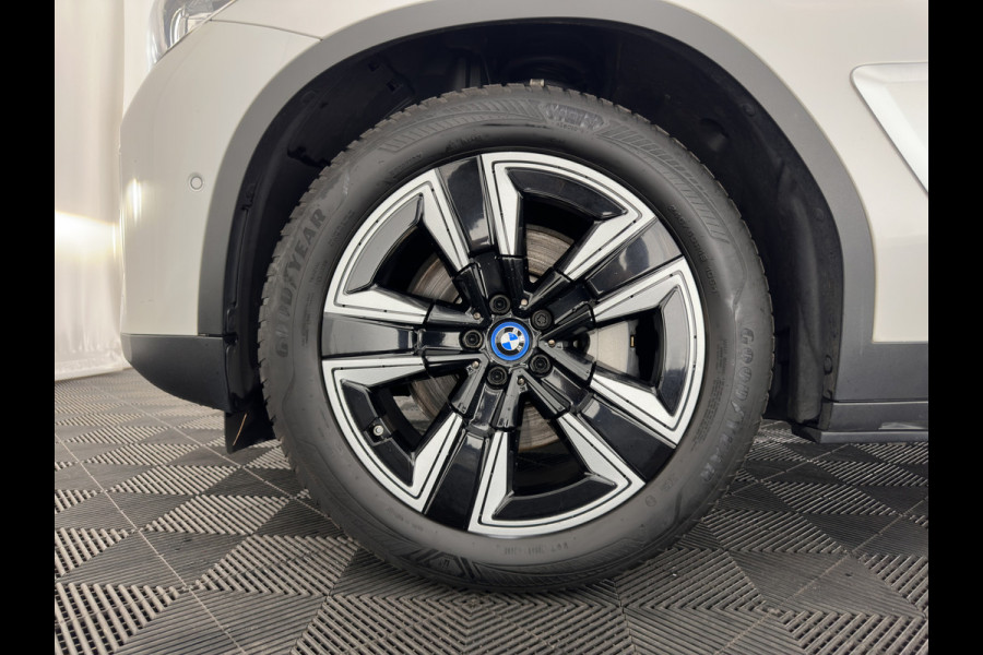 BMW iX3 Executive 80 kWh [ 3-Fase ] { SOH-96% } (INCL.BTW) Aut. *PANO | FULL-LEATHER | ADAPTIVE-CRUISE | FULL-LED | BLIND-SPOT | MEMORY-PACK | DIGI-COCKPIT | HEATED-COMFORTSEATS | CAMERA | DAB+ | NAVI-FULLMAP | 19''ALU*