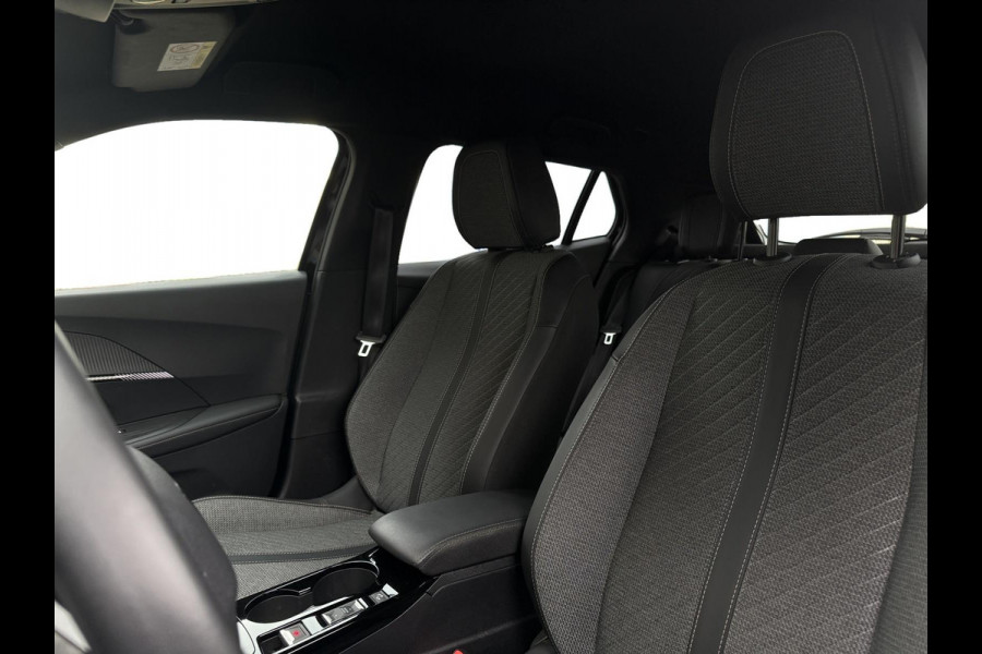 Peugeot 2008 1.2 PureTech Allure 145pk Aut.Navi Pano 360° dodehoek Camera ACC Carbon Apple Carplay & Android Auto Virtual Cockpit