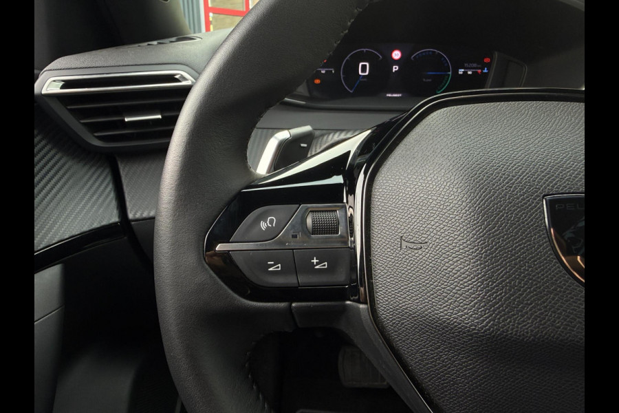 Peugeot 2008 1.2 PureTech Allure 145pk Aut.Navi Pano 360° dodehoek Camera ACC Carbon Apple Carplay & Android Auto Virtual Cockpit