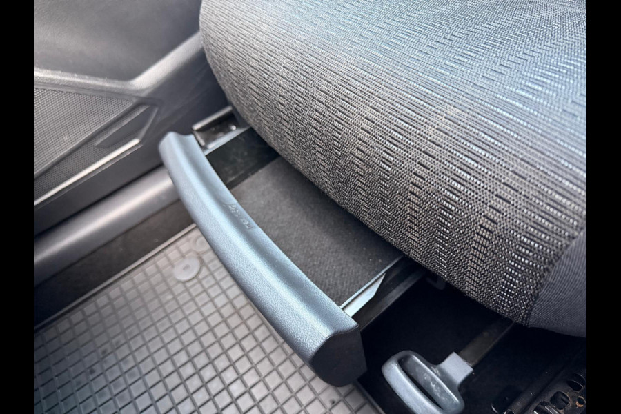 Volkswagen Caddy Maxi 1.4 TSI 7P BTW Navi CarPlay Clima Trekhaak ACC DAB+