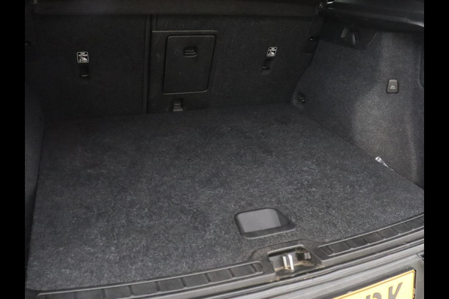 Volvo XC40 1.5 T4 Recharge Business | Adaptive cruise | Camera | Carplay | Navigatie | Full LED | 18'' | Parkeerhulp | Digital Cockpit | PHEV | Plug In