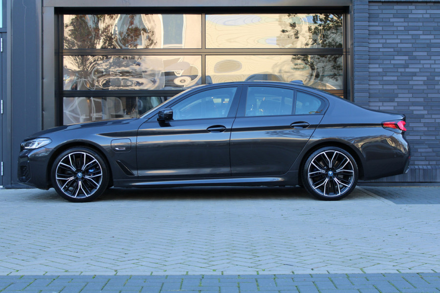 BMW 5 Serie 530e Business Edition Plus | M-SPORT | BTW | PANO | H/K | HUD | 360 | KEYLESS | STUURVERW | ADAPTIEF ONDERSTEL |