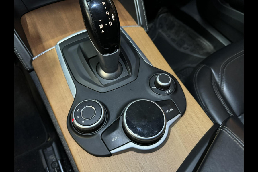 Alfa Romeo Stelvio 2.0 Turbo First Edition Garantie Memory StuurVW StoelVW Camera Elek Achterklep Leder Cruise Clima Navi Rijklaar