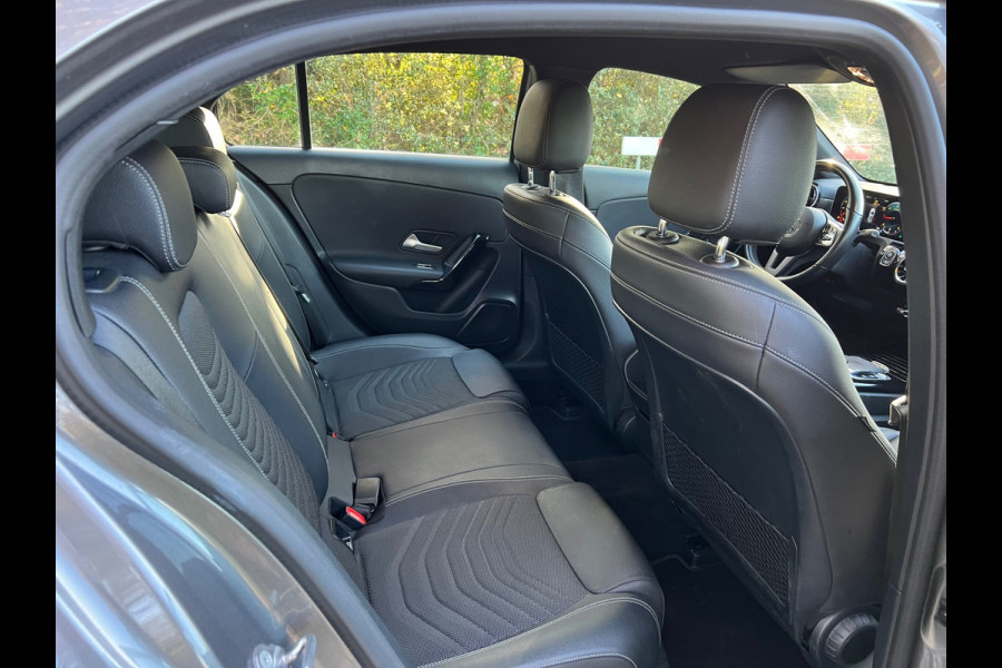 Mercedes-Benz A-Klasse 180D | AMG + Camera + Navi + Sportleder Nu € 16.950,-!!!