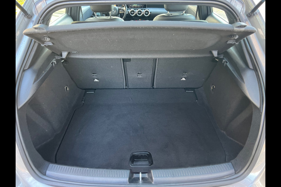 Mercedes-Benz A-Klasse 180D | AMG + Camera + Navi + Sportleder Nu € 16.950,-!!!