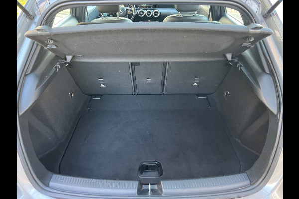 Mercedes-Benz A-Klasse 180D | AMG + Camera + Navi + Sportleder Nu € 16.950,-!!!