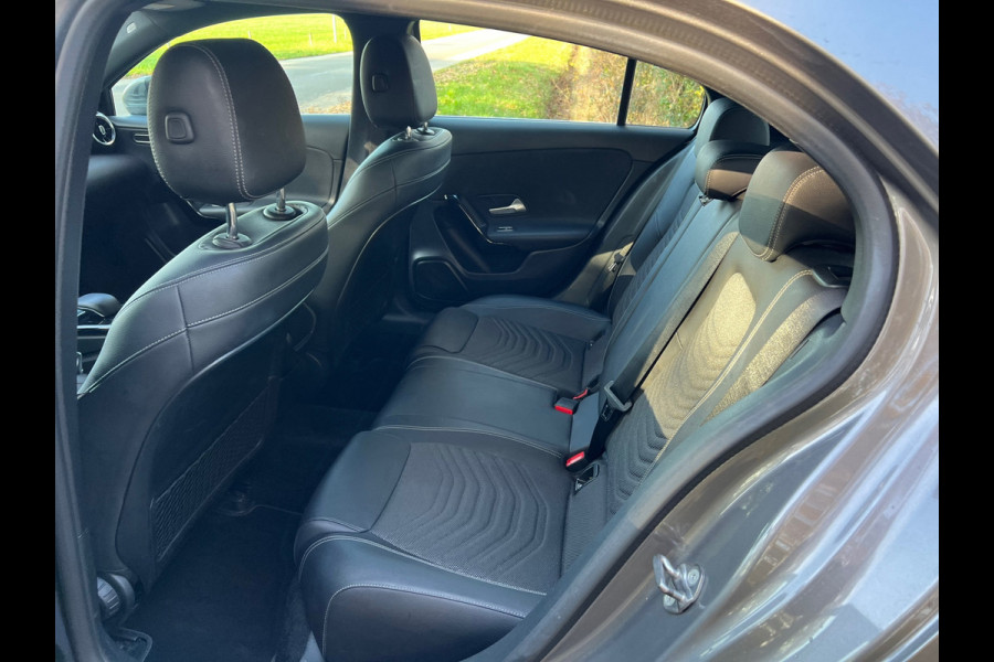 Mercedes-Benz A-Klasse 180D | AMG + Camera + Navi + Sportleder Nu € 16.950,-!!!