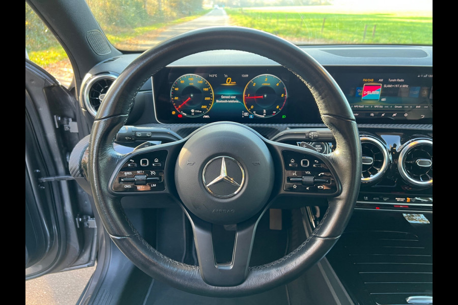 Mercedes-Benz A-Klasse 180D | AMG + Camera + Navi + Sportleder Nu € 16.950,-!!!