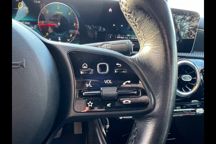 Mercedes-Benz A-Klasse 180D | AMG + Camera + Navi + Sportleder Nu € 16.950,-!!!