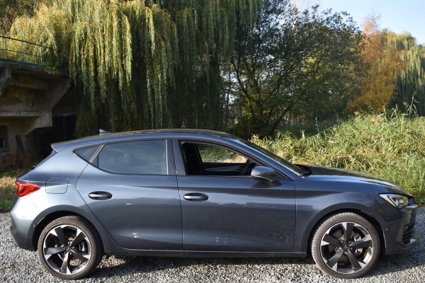 CUPRA Leon e-HYBRID 204PK DSG BUSINESS SPORT LEDER/CAMERA/NAVI/CARPLAY