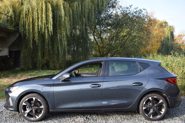 CUPRA Leon e-HYBRID 204PK DSG BUSINESS SPORT LEDER/CAMERA/NAVI/CARPLAY