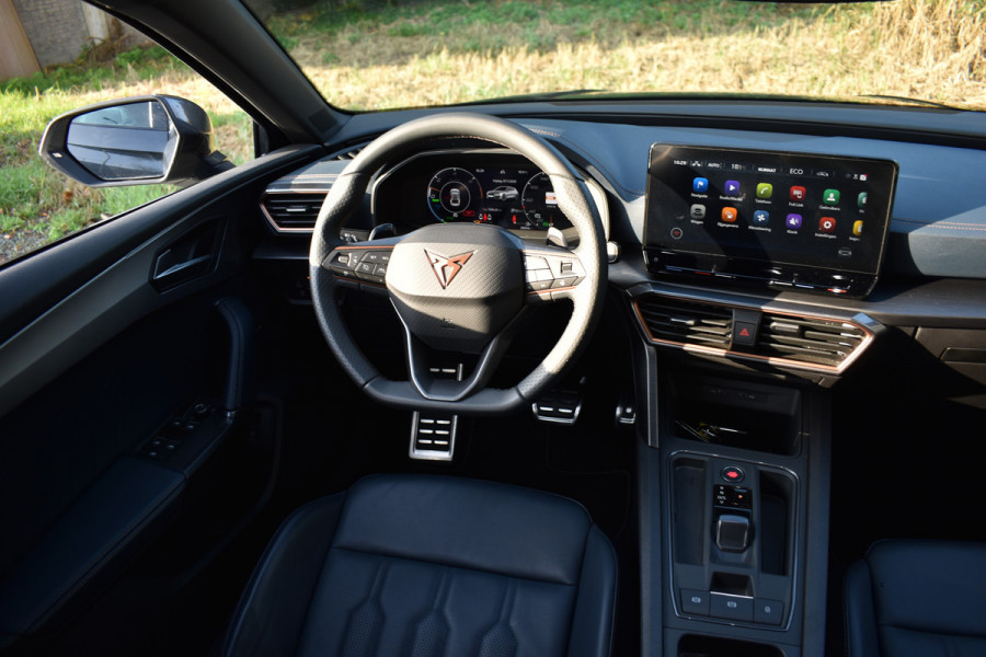 CUPRA Leon e-HYBRID 204PK DSG BUSINESS SPORT LEDER/CAMERA/NAVI/CARPLAY