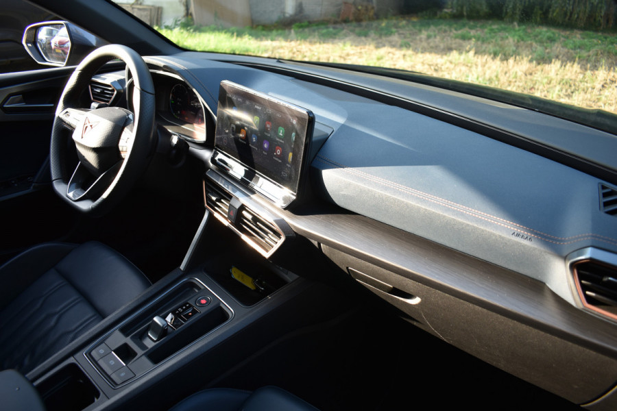 CUPRA Leon e-HYBRID 204PK DSG BUSINESS SPORT LEDER/CAMERA/NAVI/CARPLAY