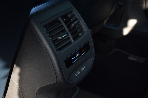 CUPRA Leon e-HYBRID 204PK DSG BUSINESS SPORT LEDER/CAMERA/NAVI/CARPLAY