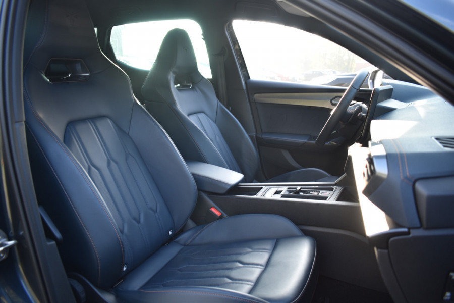 CUPRA Leon e-HYBRID 204PK DSG BUSINESS SPORT LEDER/CAMERA/NAVI/CARPLAY