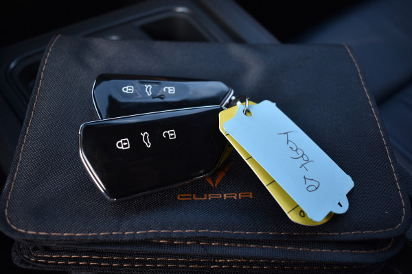 CUPRA Leon e-HYBRID 204PK DSG BUSINESS SPORT LEDER/CAMERA/NAVI/CARPLAY