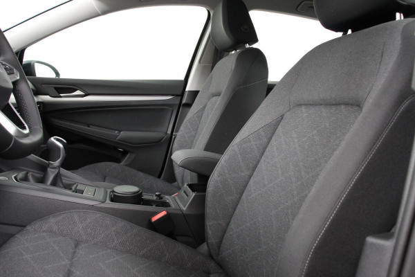 Volkswagen Golf 1.5 TSI 130pk Life Navigatie Climate control Camera Parkeer sensoren Virtual Cockpit Stoel en Stuur verwarming