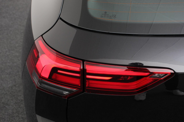 Volkswagen Golf 1.5 TSI 130pk Life Navigatie Climate control Camera Parkeer sensoren Virtual Cockpit Stoel en Stuur verwarming