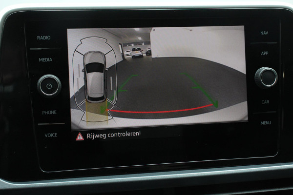 Volkswagen T-Roc 1.5 TSI 150pk DSG Style | Navigatie | Apple Carplay/Android Auto | Parkeersensoren | Camera | Adaptive Cruise Control | Blind Spot Assist | Park Assist | Stoel- en stuurverwarming | Elektrische achterklep | LED-koplampen