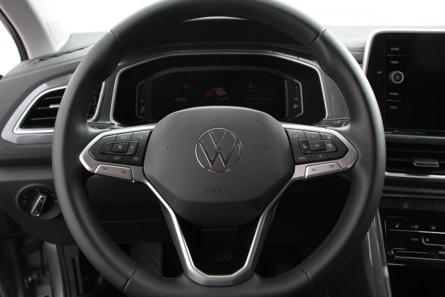 Volkswagen T-Roc 1.5 TSI 150pk DSG Style | Navigatie | Apple Carplay/Android Auto | Parkeersensoren | Camera | Adaptive Cruise Control | Blind Spot Assist | Park Assist | Stoel- en stuurverwarming | Elektrische achterklep | LED-koplampen