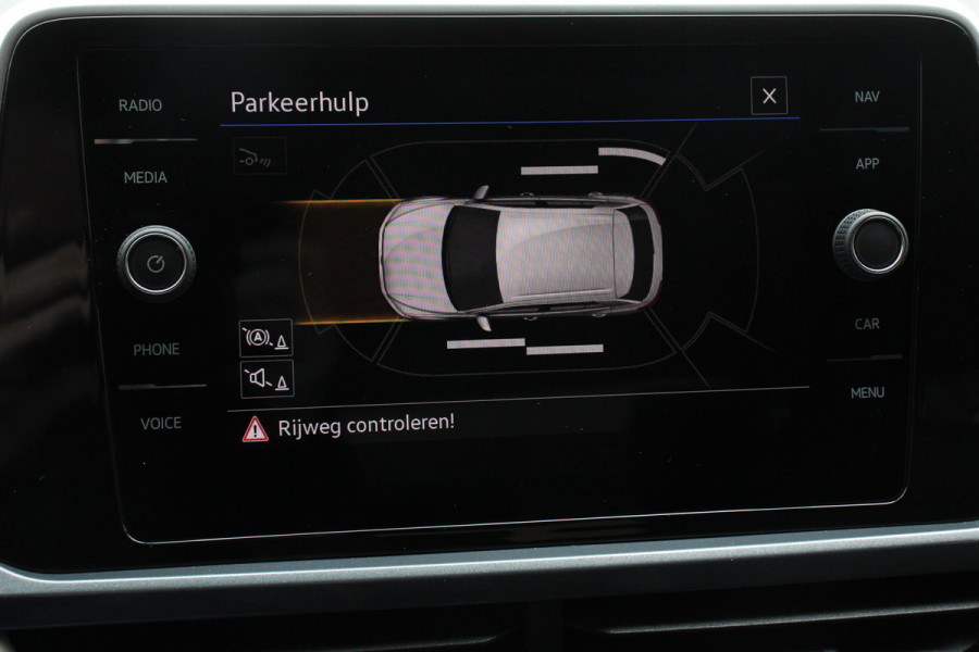 Volkswagen T-Roc 1.5 TSI 150pk DSG Style | Navigatie | Apple Carplay/Android Auto | Parkeersensoren | Camera | Adaptive Cruise Control | Blind Spot Assist | Park Assist | Stoel- en stuurverwarming | Elektrische achterklep | LED-koplampen