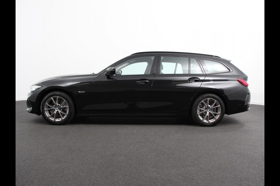 BMW 3 Serie Touring 320e Climate control Adaptive cruise control Parkeersensoren Navigatie LED Apple Carplay/ Android Auto