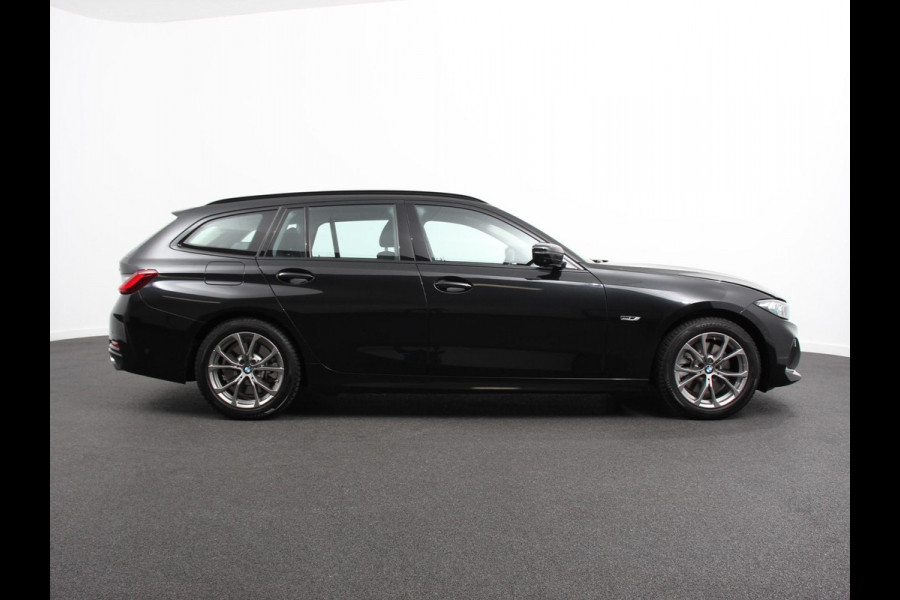 BMW 3 Serie Touring 320e Climate control Adaptive cruise control Parkeersensoren Navigatie LED Apple Carplay/ Android Auto