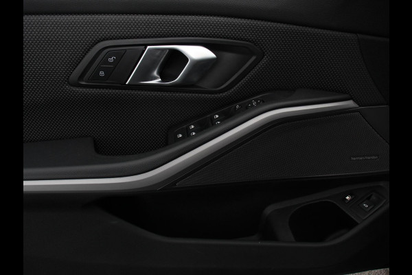 BMW 3 Serie Touring 320e Climate control Adaptive cruise control Parkeersensoren Navigatie LED Apple Carplay/ Android Auto