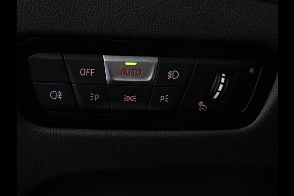 BMW 3 Serie Touring 320e Climate control Adaptive cruise control Parkeersensoren Navigatie LED Apple Carplay/ Android Auto
