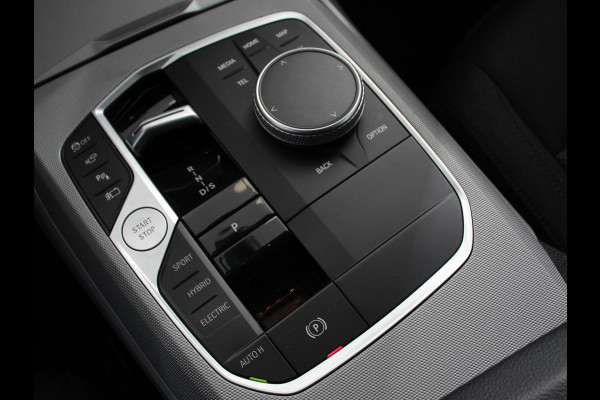 BMW 3 Serie Touring 320e Climate control Adaptive cruise control Parkeersensoren Navigatie LED Apple Carplay/ Android Auto