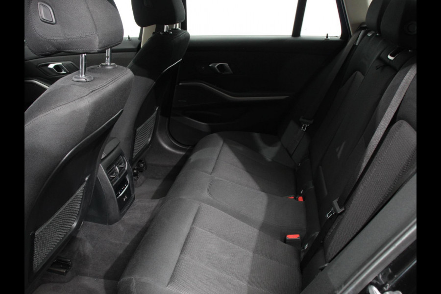 BMW 3 Serie Touring 320e Climate control Adaptive cruise control Parkeersensoren Navigatie LED Apple Carplay/ Android Auto