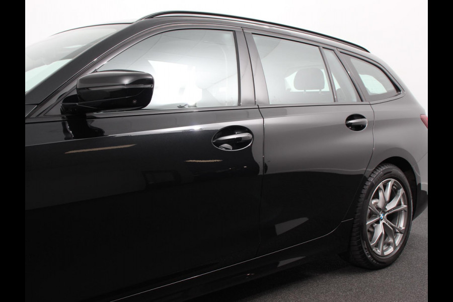 BMW 3 Serie Touring 320e Climate control Adaptive cruise control Parkeersensoren Navigatie LED Apple Carplay/ Android Auto