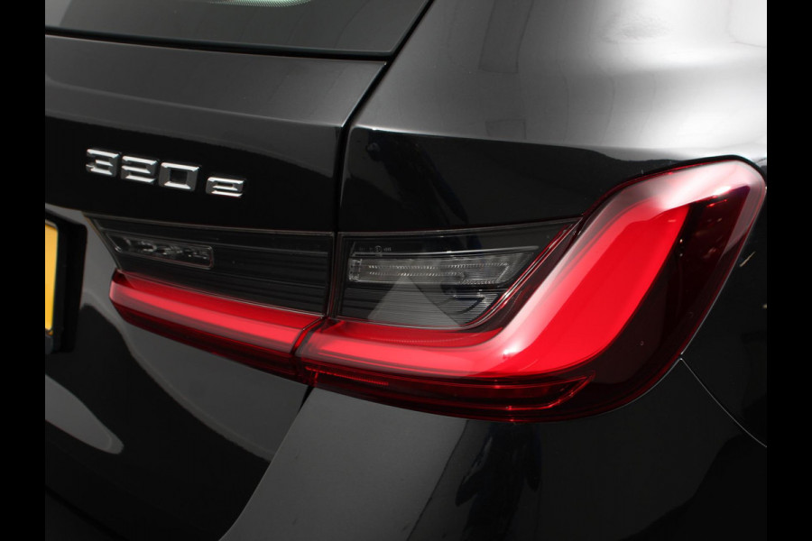 BMW 3 Serie Touring 320e Climate control Adaptive cruise control Parkeersensoren Navigatie LED Apple Carplay/ Android Auto