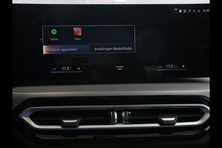 BMW 3 Serie Touring 320e Climate control Adaptive cruise control Parkeersensoren Navigatie LED Apple Carplay/ Android Auto