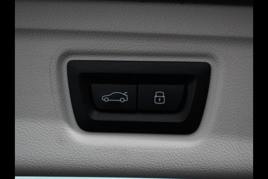 BMW 3 Serie Touring 320e Climate control Adaptive cruise control Parkeersensoren Navigatie LED Apple Carplay/ Android Auto