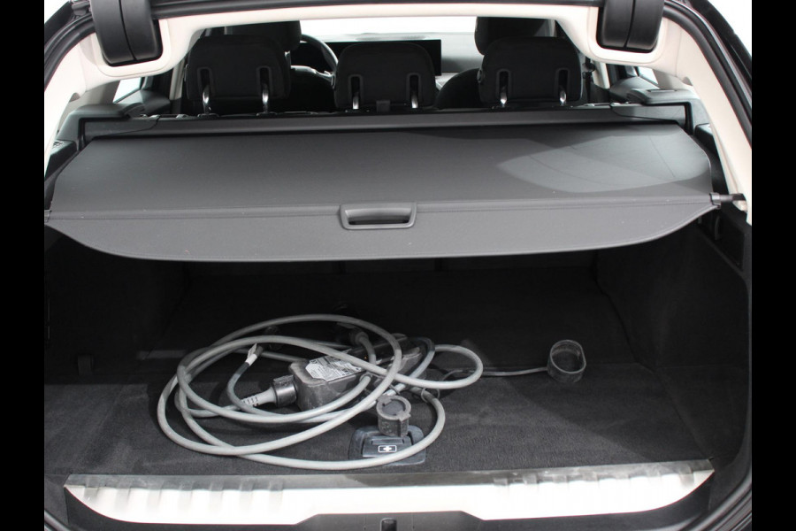 BMW 3 Serie Touring 320e Climate control Adaptive cruise control Parkeersensoren Navigatie LED Apple Carplay/ Android Auto