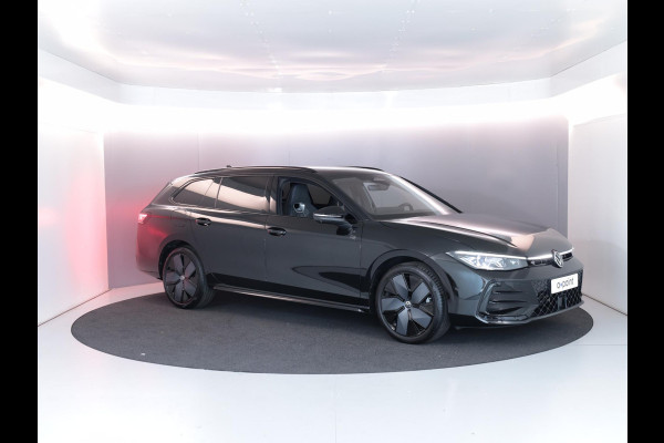 Volkswagen Passat Variant 1.5 eHybrid R-Line Edition 272PK PHEV | Panorama dak | Harman Kardon geluidsinstallatie | Trekhaak | Black style |