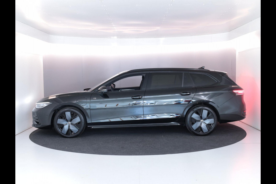 Volkswagen Passat Variant 1.5 eHybrid R-Line Edition 272PK PHEV | Panorama dak | Harman Kardon geluidsinstallatie | Trekhaak | Black style |