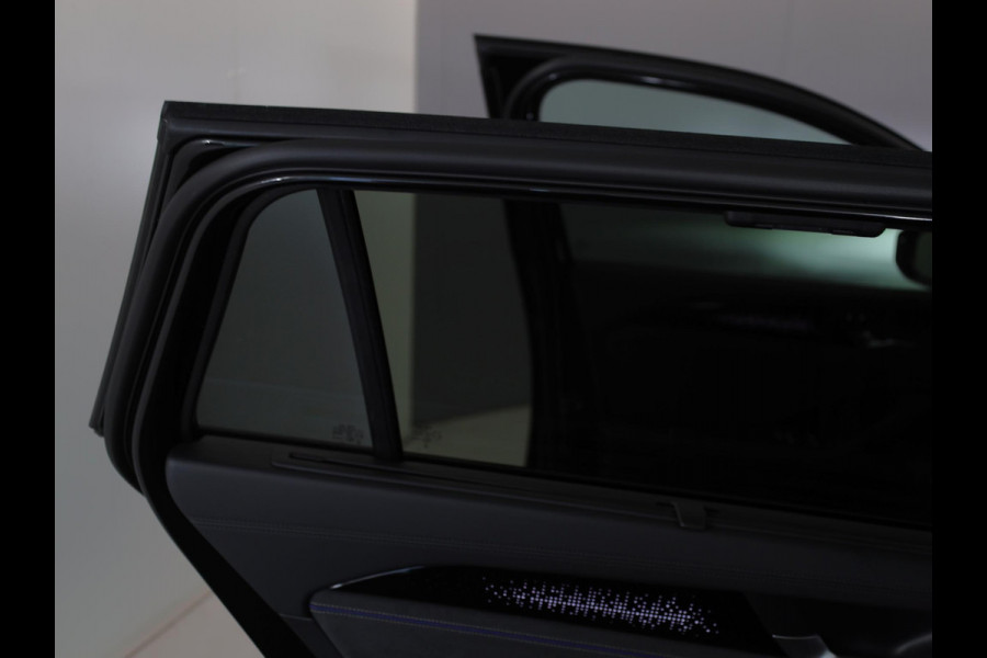 Volkswagen Passat Variant 1.5 eHybrid R-Line Edition 272PK PHEV | Panorama dak | Harman Kardon geluidsinstallatie | Trekhaak | Black style |