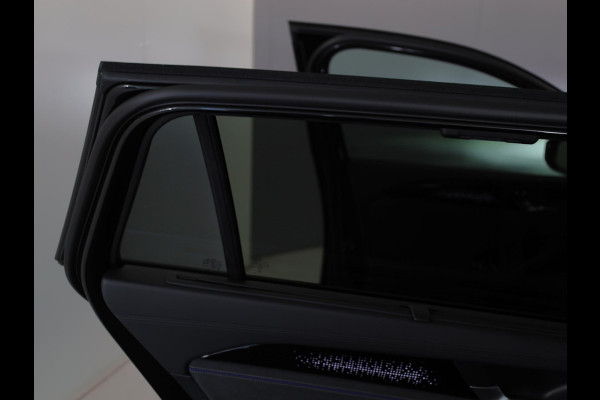 Volkswagen Passat Variant 1.5 eHybrid R-Line Edition 272PK PHEV | Panorama dak | Harman Kardon geluidsinstallatie | Trekhaak | Black style |