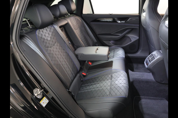 Volkswagen Passat Variant 1.5 eHybrid R-Line Edition 272PK PHEV | Panorama dak | Harman Kardon geluidsinstallatie | Trekhaak | Black style |