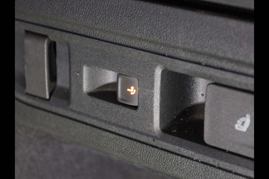 Volkswagen Passat Variant 1.5 eHybrid R-Line Edition 272PK PHEV | Panorama dak | Harman Kardon geluidsinstallatie | Trekhaak | Black style |