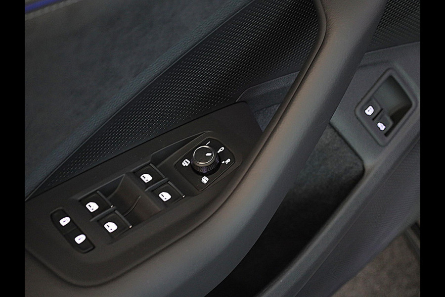 Volkswagen Passat Variant 1.5 eHybrid R-Line Edition 272PK PHEV | Panorama dak | Harman Kardon geluidsinstallatie | Trekhaak | Black style |