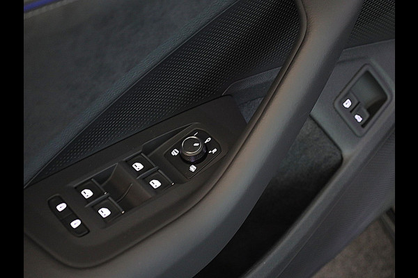 Volkswagen Passat Variant 1.5 eHybrid R-Line Edition 272PK PHEV | Panorama dak | Harman Kardon geluidsinstallatie | Trekhaak | Black style |